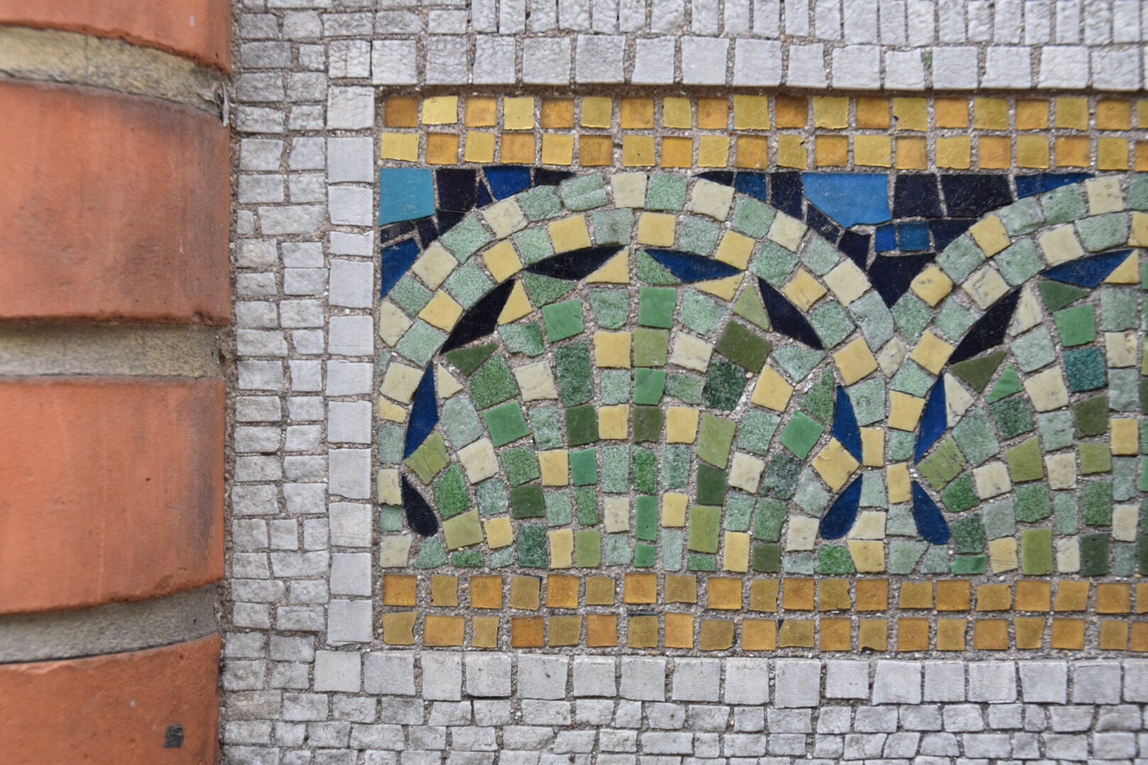 Green mosaics provide inspiration from from Paris for quilters.  